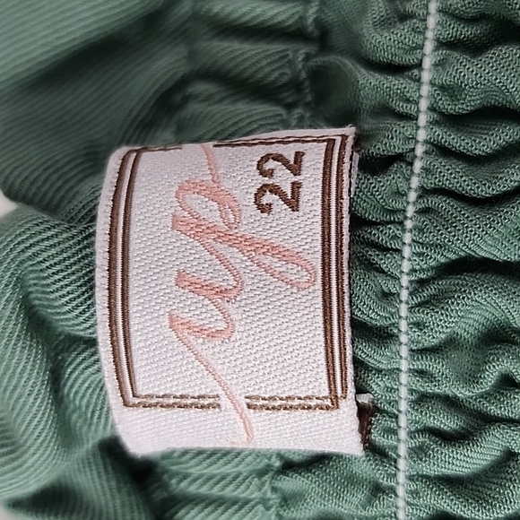 Ladies GREEN FULL LENGTH DRESS SIZE SMALL - Picture 5 of 8